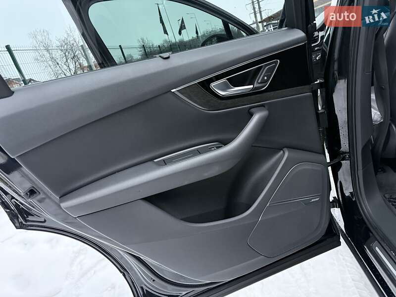 Позашляховик / Кросовер Audi Q7 2018 в Вінниці