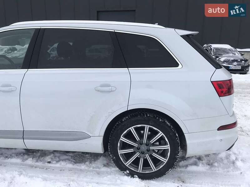 Позашляховик / Кросовер Audi Q7 2017 в Львові