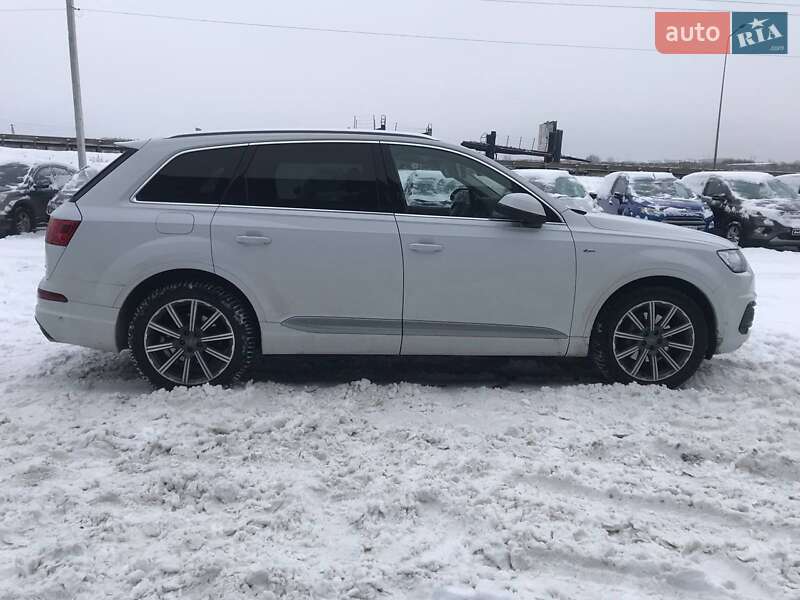 Позашляховик / Кросовер Audi Q7 2017 в Львові