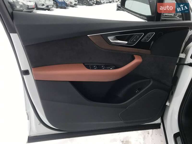 Позашляховик / Кросовер Audi Q7 2017 в Львові