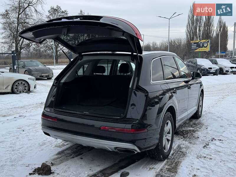 Внедорожник / Кроссовер Audi Q7 2017 в Каменец-Подольском