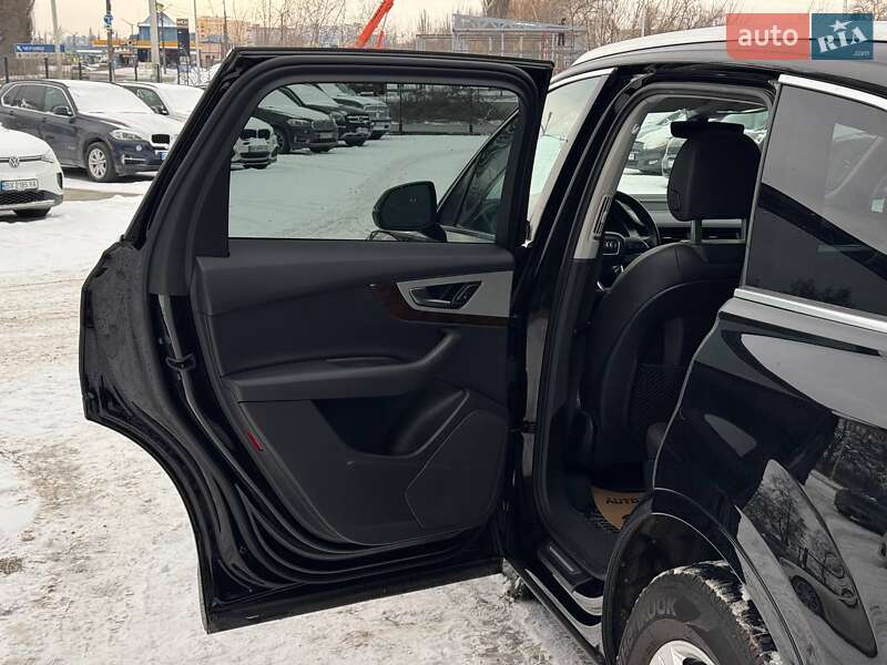 Внедорожник / Кроссовер Audi Q7 2017 в Каменец-Подольском