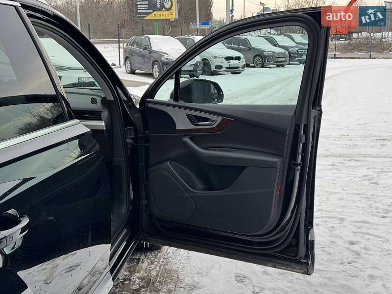 Внедорожник / Кроссовер Audi Q7 2017 в Каменец-Подольском