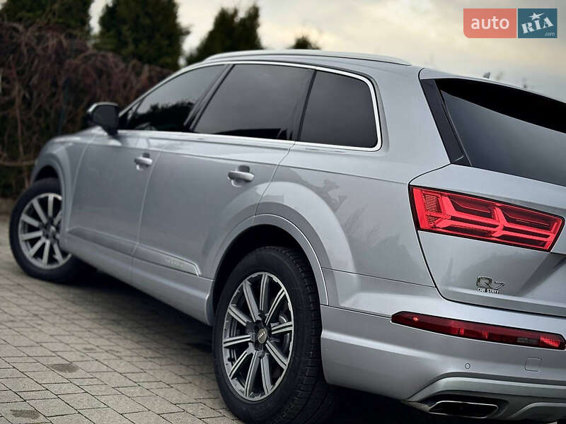Позашляховик / Кросовер Audi Q7 2017 в Стрию