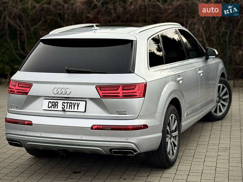 Позашляховик / Кросовер Audi Q7 2017 в Стрию
