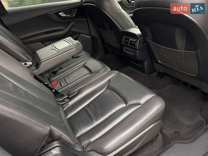 Позашляховик / Кросовер Audi Q7 2017 в Стрию