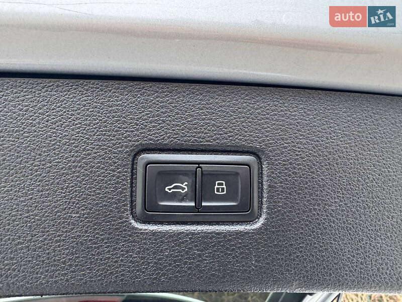 Позашляховик / Кросовер Audi Q7 2017 в Стрию