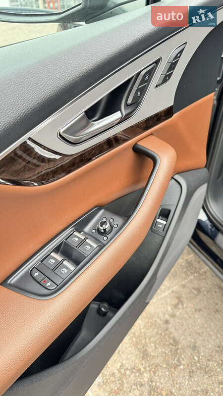 Позашляховик / Кросовер Audi Q7 2017 в Києві