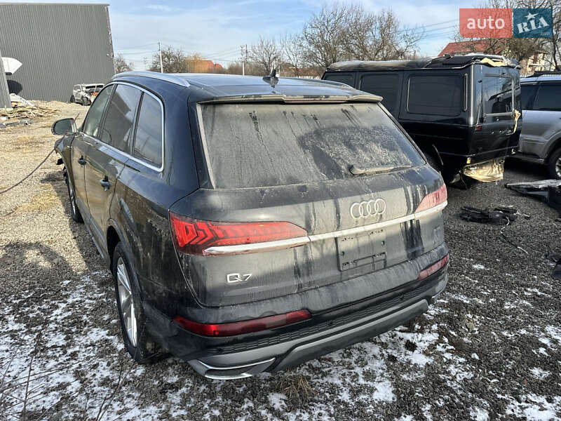 Позашляховик / Кросовер Audi Q7 2021 в Ужгороді