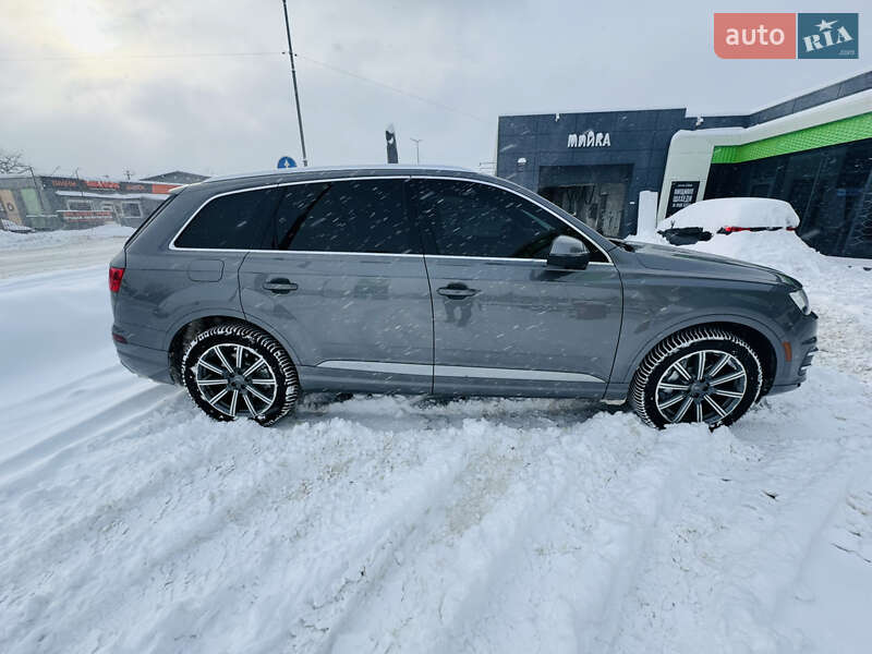 Позашляховик / Кросовер Audi Q7 2017 в Стрию