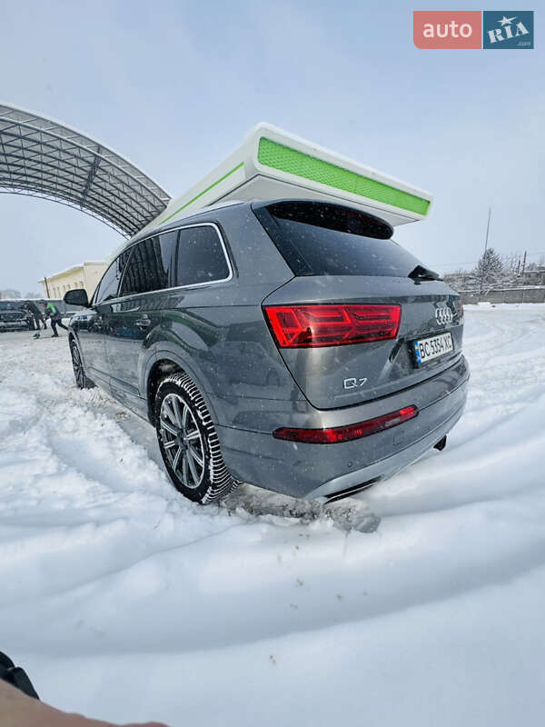 Позашляховик / Кросовер Audi Q7 2017 в Стрию