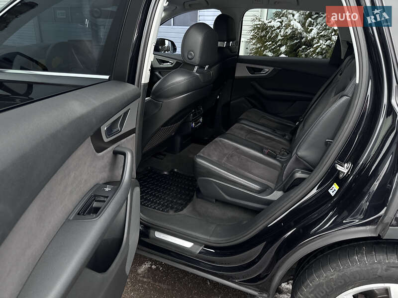 Внедорожник / Кроссовер Audi Q7 2016 в Ровно