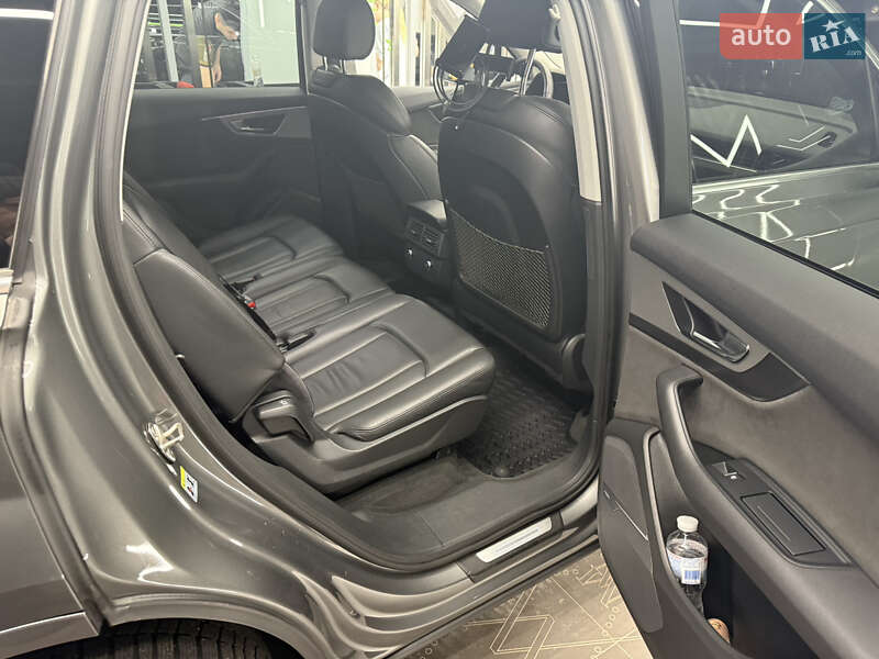 Внедорожник / Кроссовер Audi Q7 2016 в Шполе