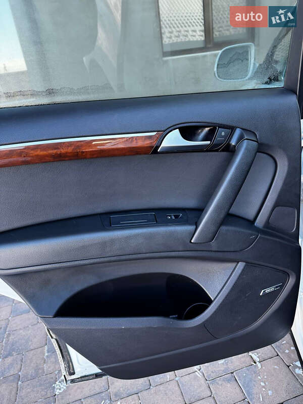 Внедорожник / Кроссовер Audi Q7 2015 в Сарнах