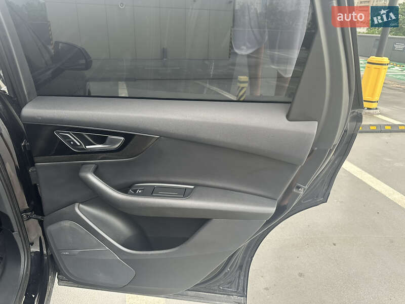 Внедорожник / Кроссовер Audi Q7 2016 в Киеве