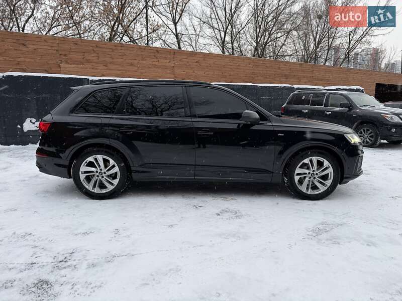 Внедорожник / Кроссовер Audi Q7 2021 в Киеве
