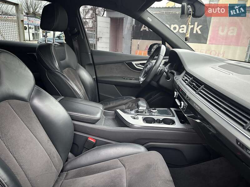 Внедорожник / Кроссовер Audi Q7 2017 в Запорожье