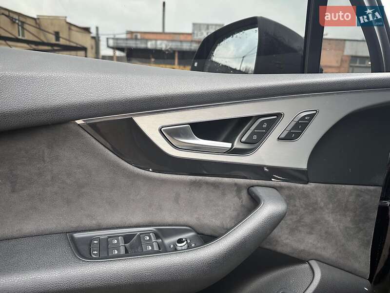 Внедорожник / Кроссовер Audi Q7 2017 в Запорожье