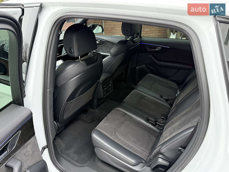 Внедорожник / Кроссовер Audi Q7 2020 в Киеве