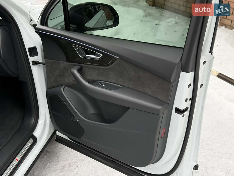 Внедорожник / Кроссовер Audi Q7 2020 в Киеве