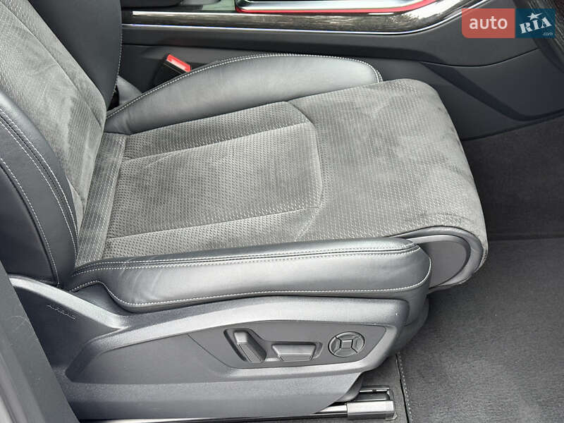 Внедорожник / Кроссовер Audi Q7 2020 в Киеве