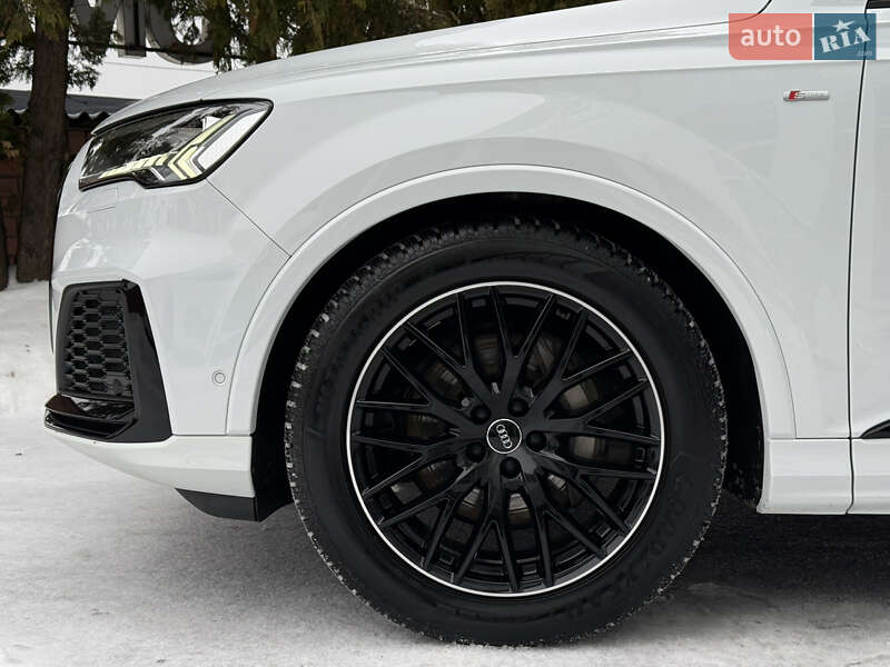 Внедорожник / Кроссовер Audi Q7 2020 в Киеве