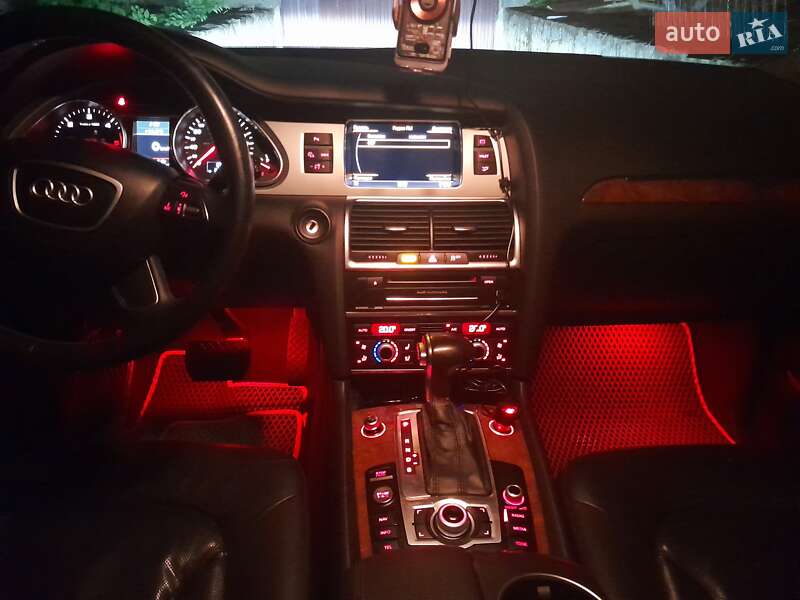 2013 Audi Q7, VIN WA1VMAFE0ED012923:plate — фото 1 (autoria)
