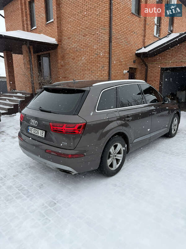 Внедорожник / Кроссовер Audi Q7 2017 в Павлограде