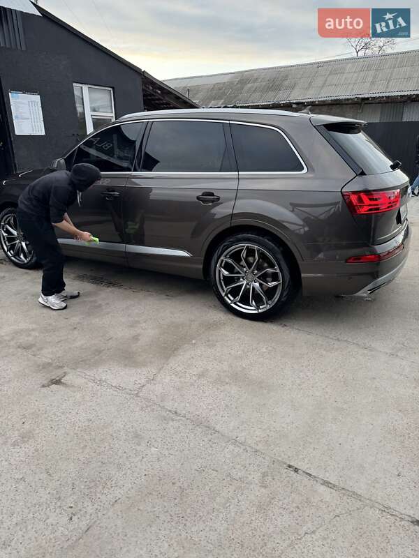 Внедорожник / Кроссовер Audi Q7 2016 в Киеве