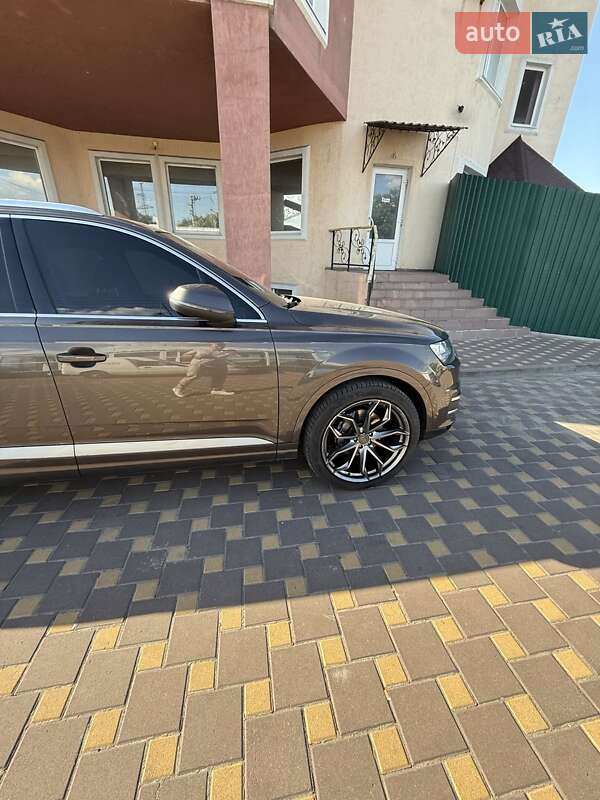 Внедорожник / Кроссовер Audi Q7 2016 в Киеве