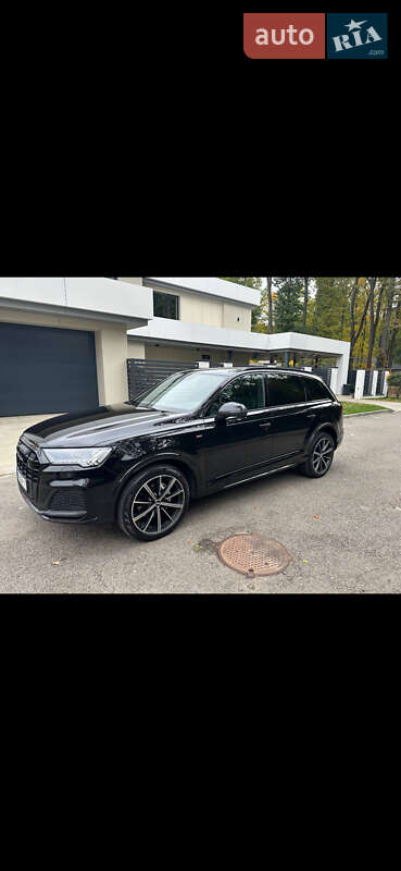 Внедорожник / Кроссовер Audi Q7 2020 в Киеве