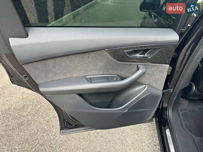 Внедорожник / Кроссовер Audi Q7 2020 в Киеве