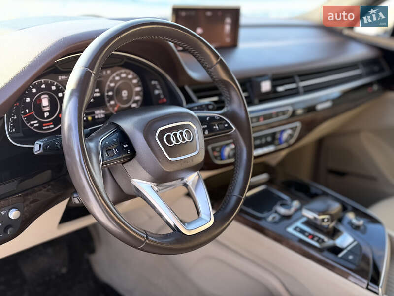 Внедорожник / Кроссовер Audi Q7 2017 в Каменском