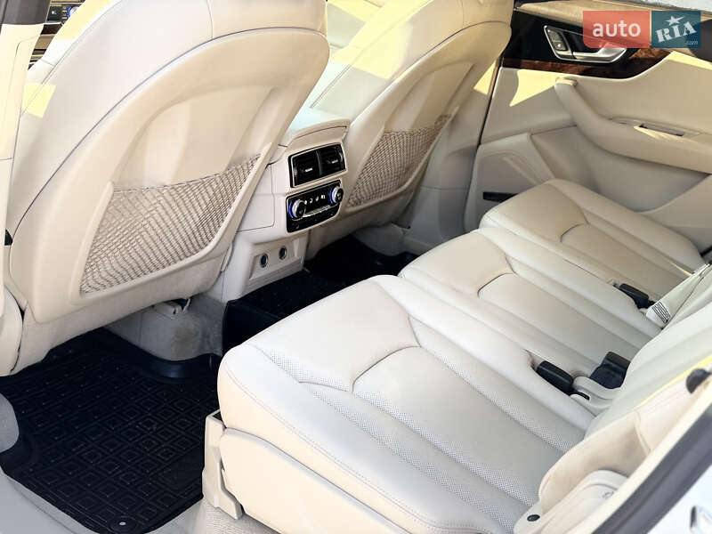 Внедорожник / Кроссовер Audi Q7 2017 в Каменском