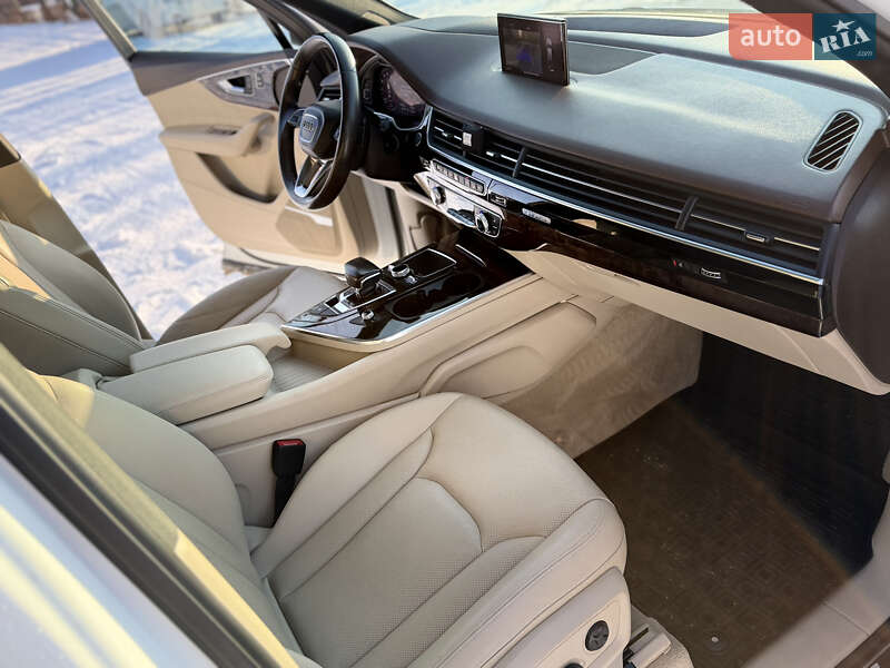 Внедорожник / Кроссовер Audi Q7 2017 в Каменском