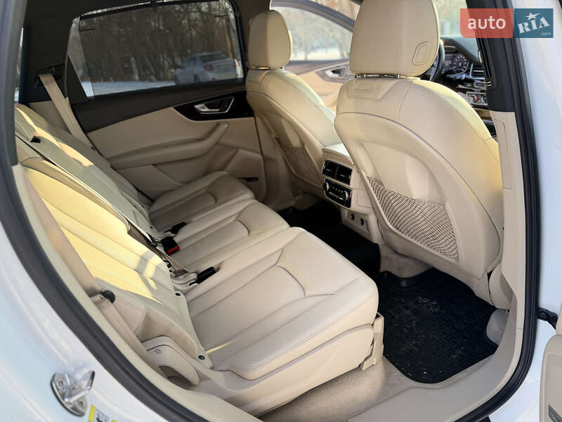 Внедорожник / Кроссовер Audi Q7 2017 в Каменском