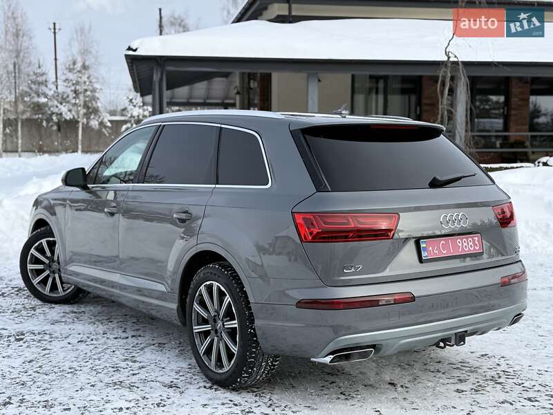 Позашляховик / Кросовер Audi Q7 2016 в Львові