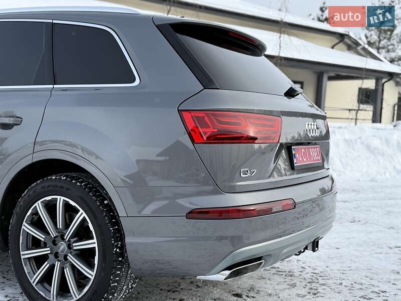 Позашляховик / Кросовер Audi Q7 2016 в Львові