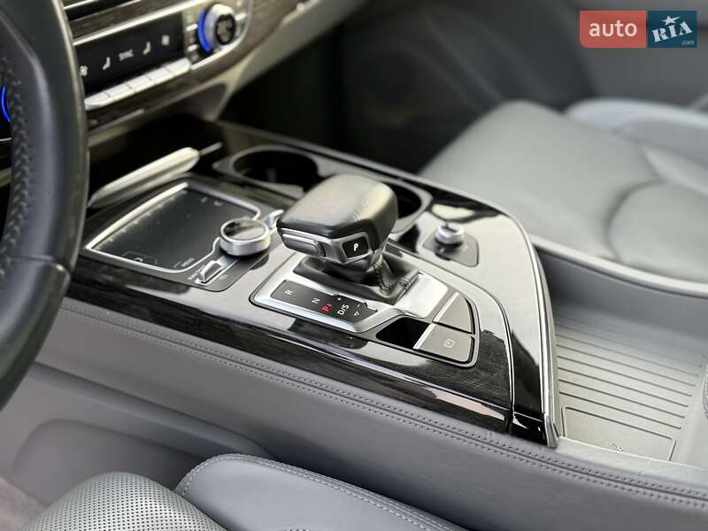 Позашляховик / Кросовер Audi Q7 2016 в Львові