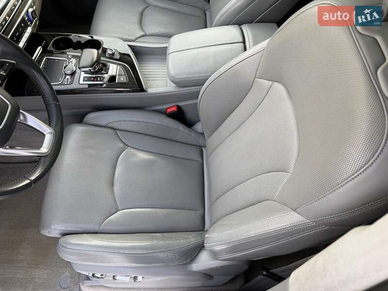 Позашляховик / Кросовер Audi Q7 2016 в Львові