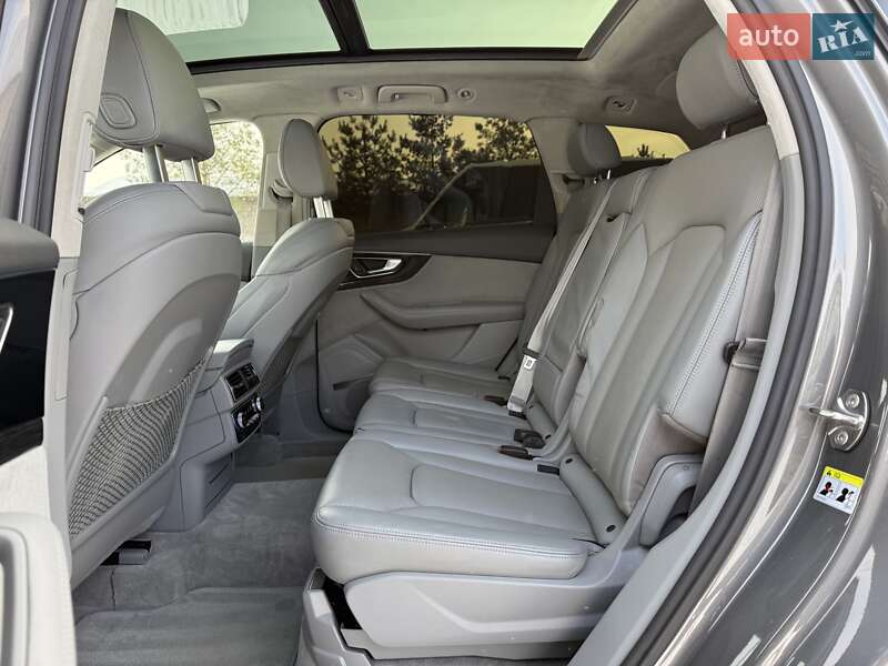 Позашляховик / Кросовер Audi Q7 2016 в Львові