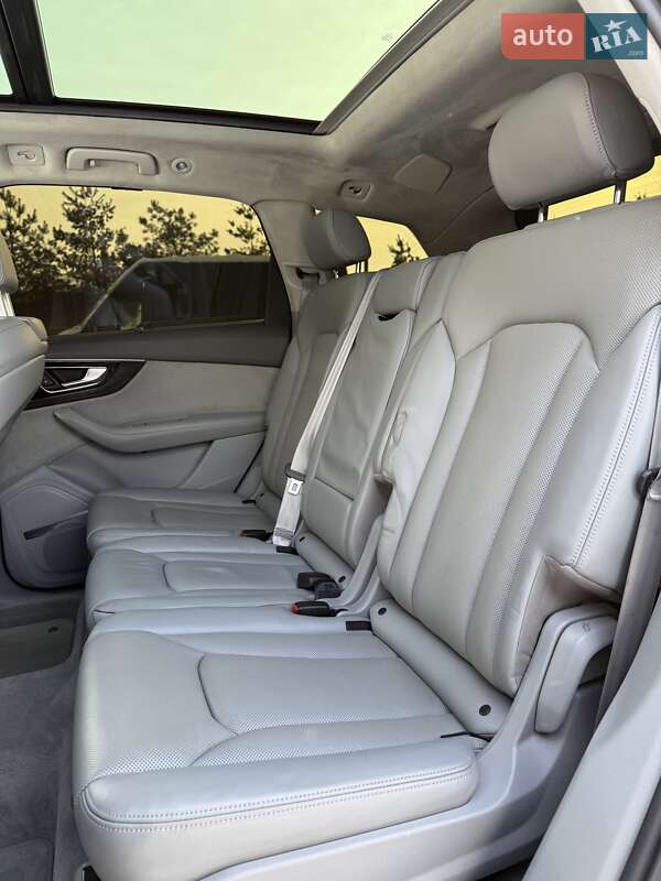 Позашляховик / Кросовер Audi Q7 2016 в Львові