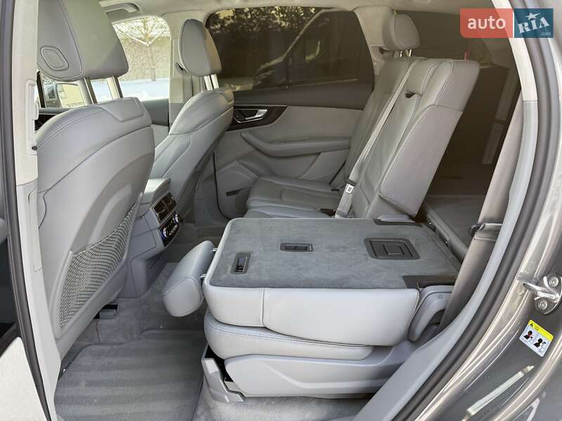 Позашляховик / Кросовер Audi Q7 2016 в Львові