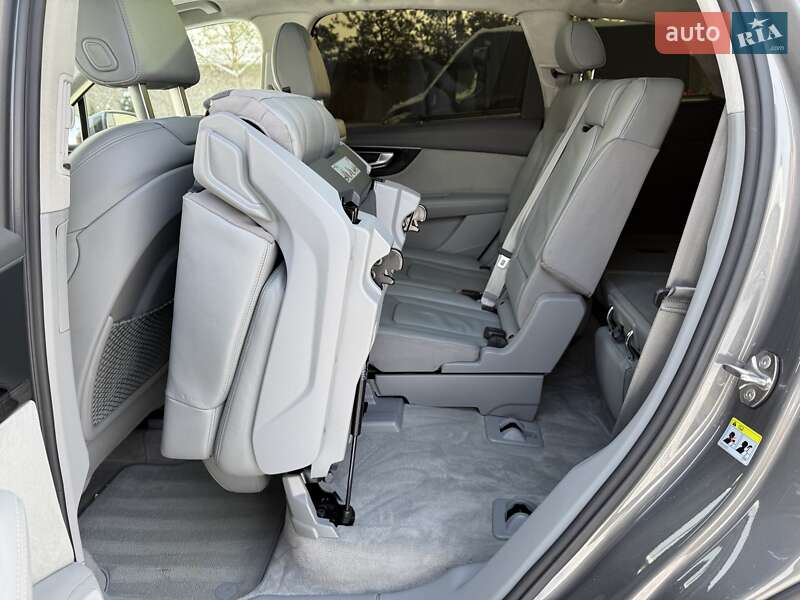 Позашляховик / Кросовер Audi Q7 2016 в Львові