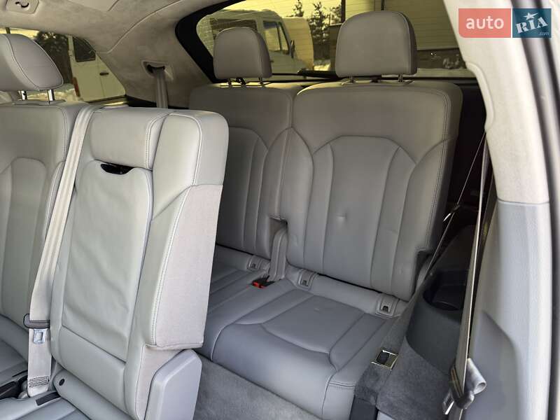 Позашляховик / Кросовер Audi Q7 2016 в Львові