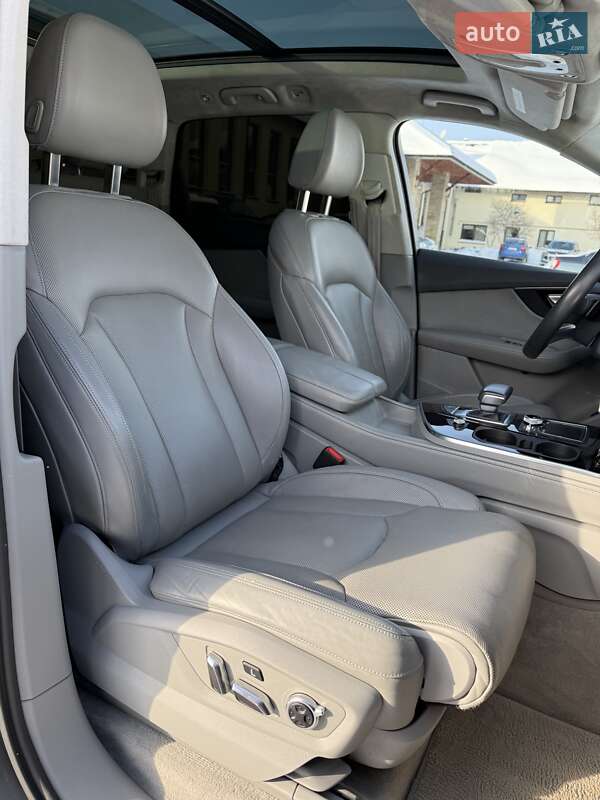 Позашляховик / Кросовер Audi Q7 2016 в Львові
