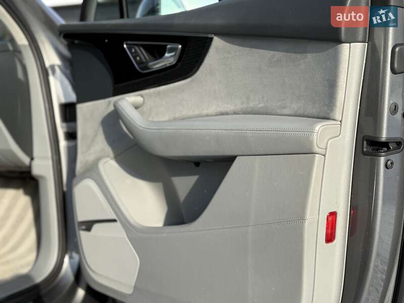 Позашляховик / Кросовер Audi Q7 2016 в Львові