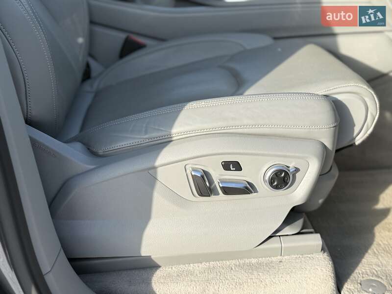 Позашляховик / Кросовер Audi Q7 2016 в Львові