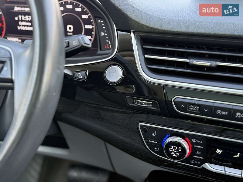 Позашляховик / Кросовер Audi Q7 2016 в Львові