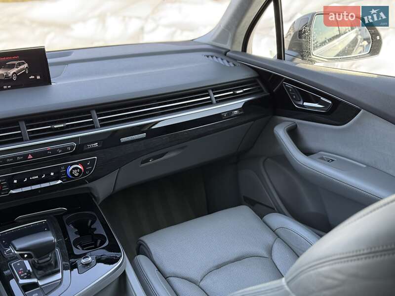 Позашляховик / Кросовер Audi Q7 2016 в Львові